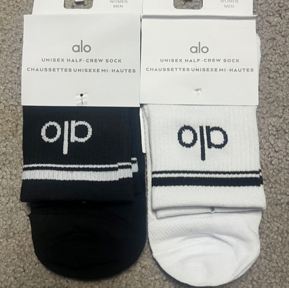 ALO Yoga Accessories - ALO Yoga Black and White Half-Crew Socks 2 Pair Size MEDIUM Unisex